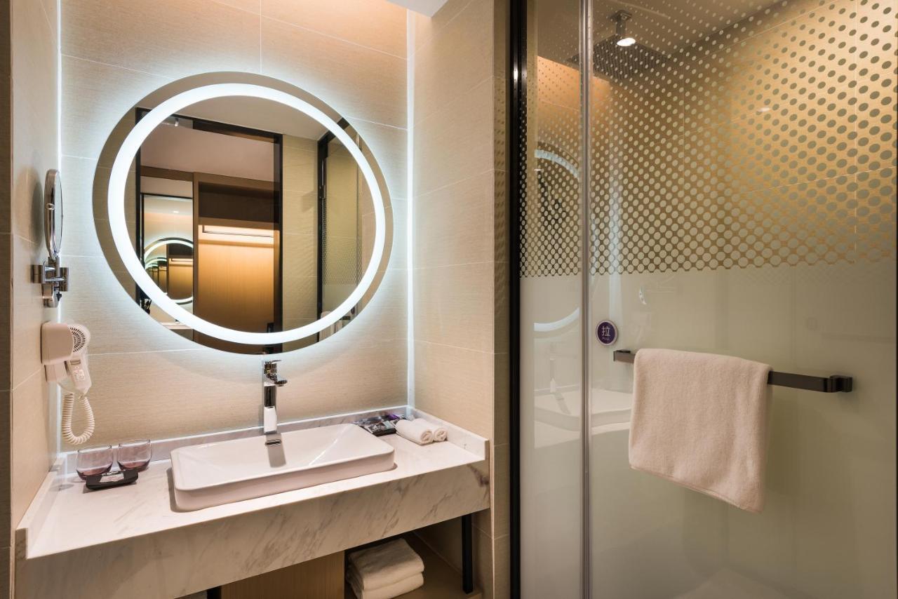 Mercure Hongqiao Railway Station Hotel