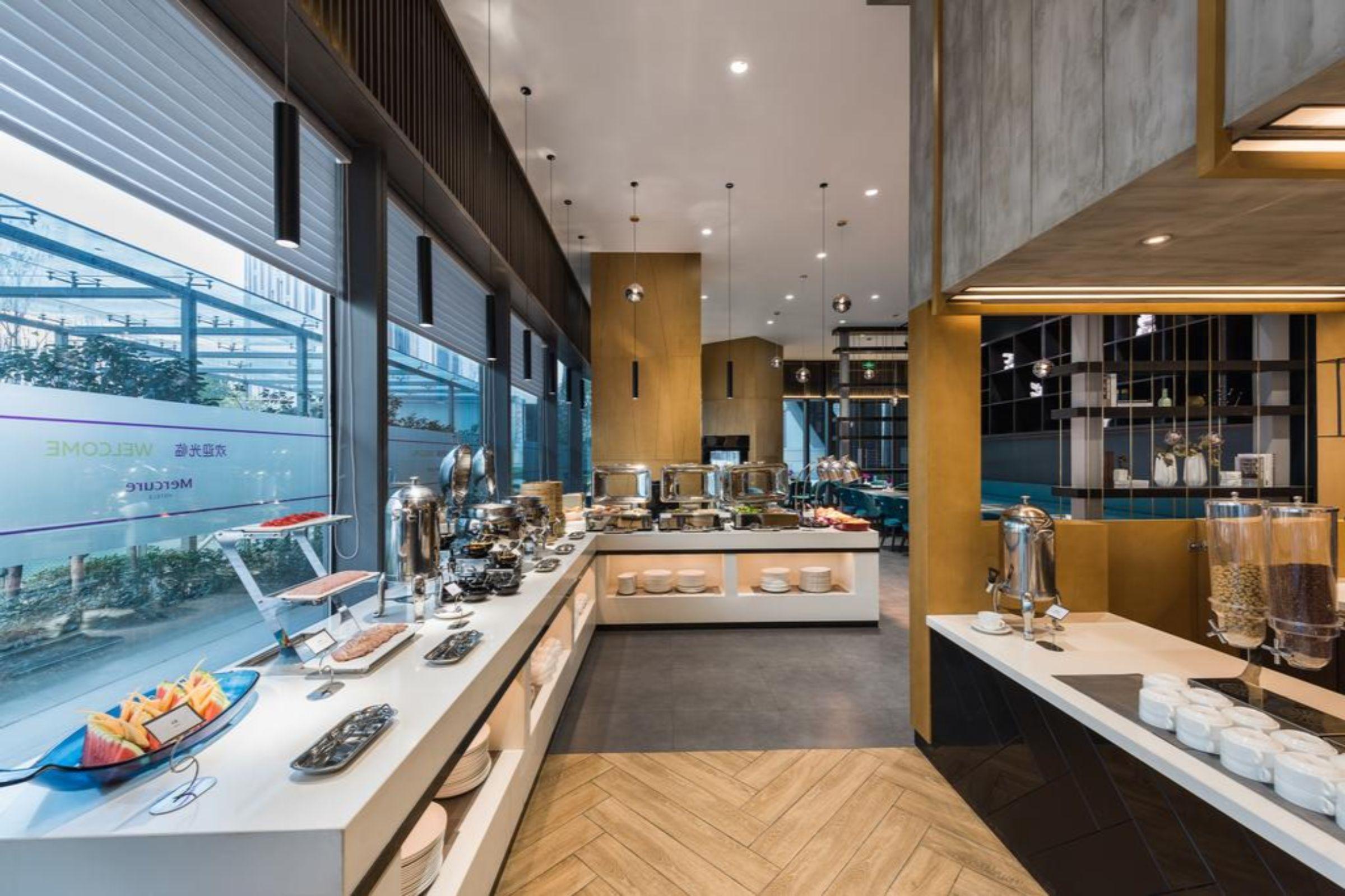 Mercure Hongqiao Railway Station 4*