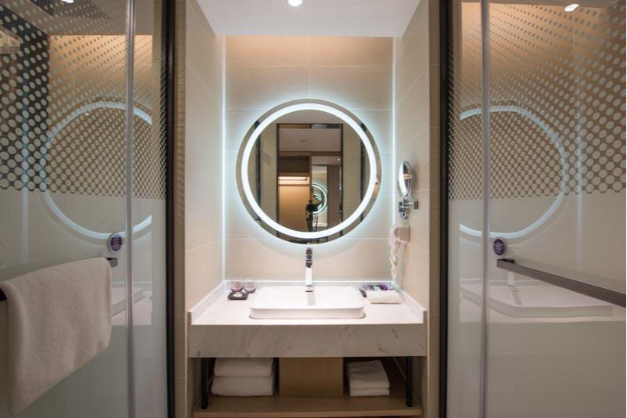 Mercure Hongqiao Railway Station Hotel