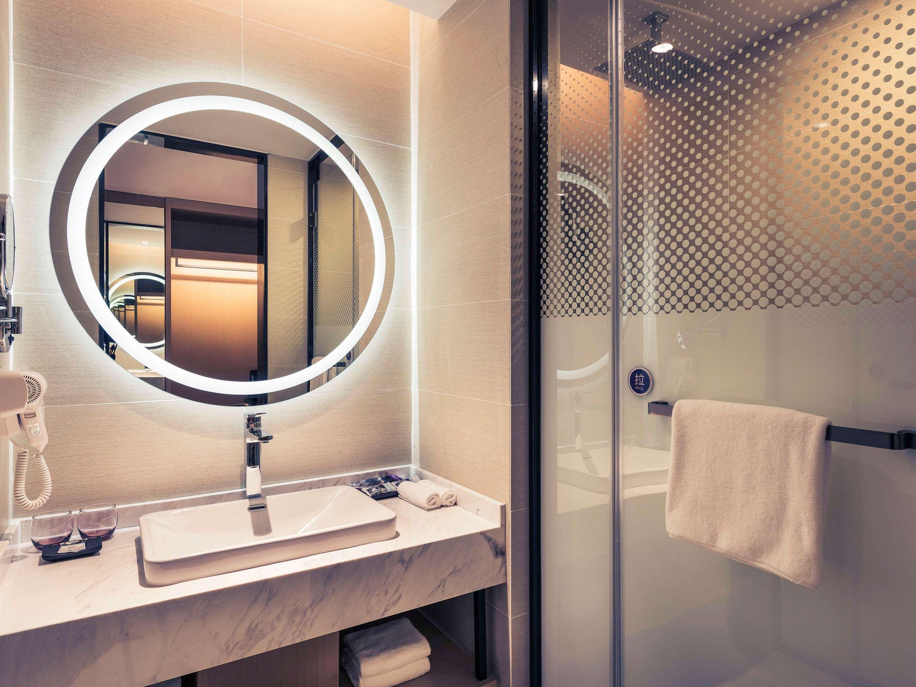 Mercure Hongqiao Railway Station Hotel 4*